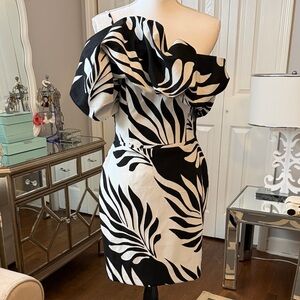 White House Black Market One-Shoulder Black & White Leaf Fabulous Dress 4 WOW!